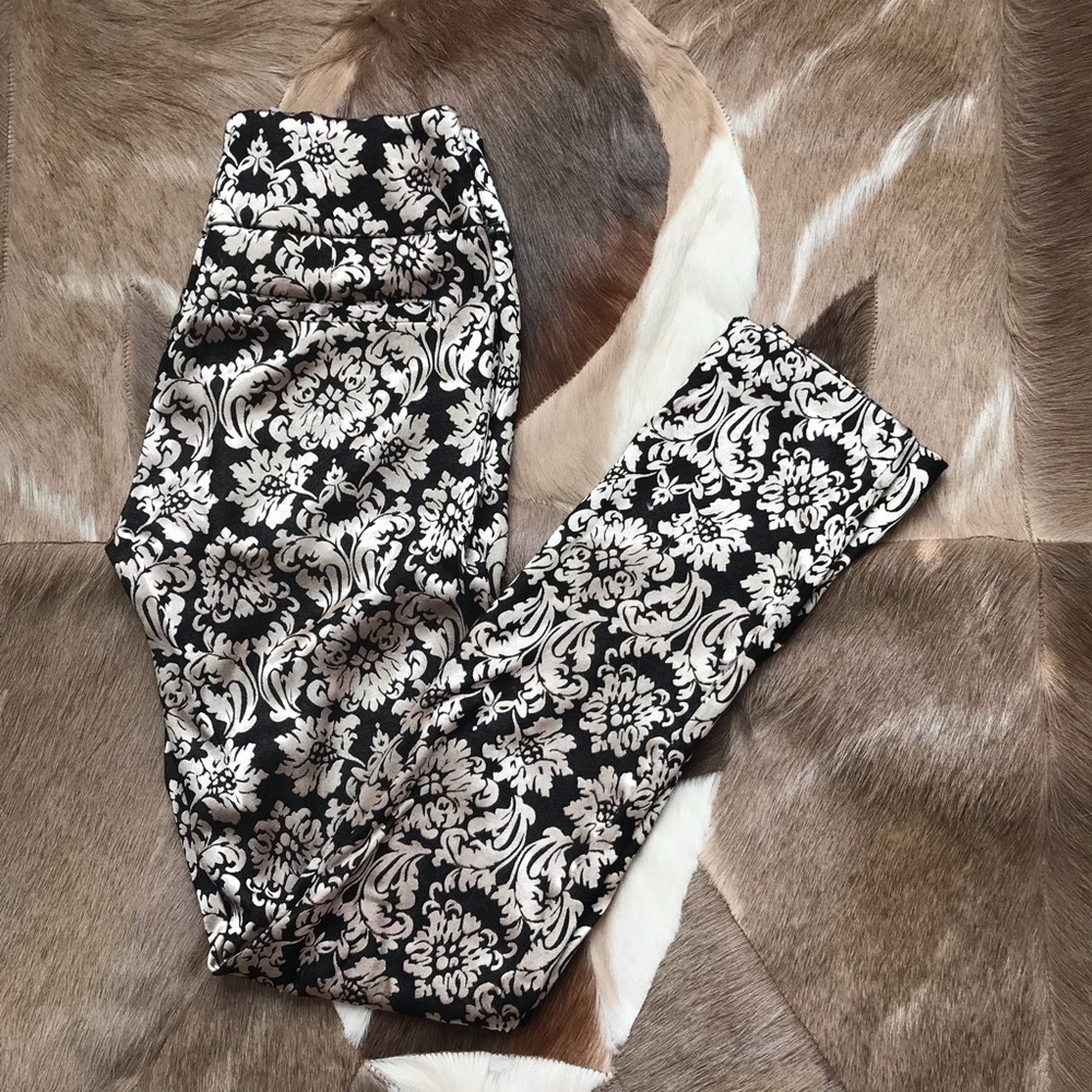 NWT Trending High Ankle Pants